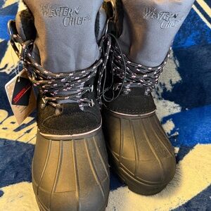 Western Chief Women’s snow boots size 8